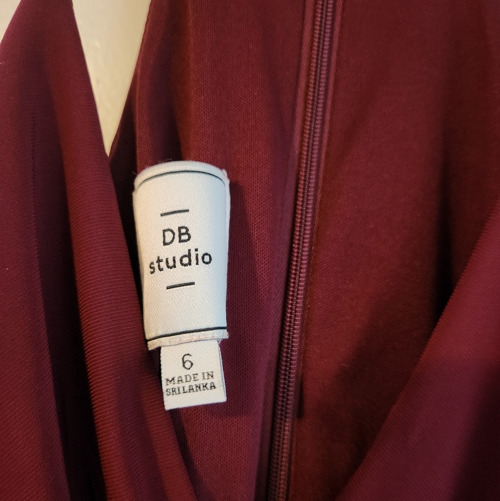 Elegant Burgundy Evening Gown - Picture 2 of 2